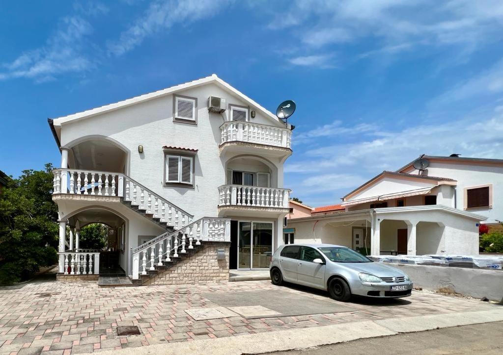 Apartmani Aneri Vir Exterior photo